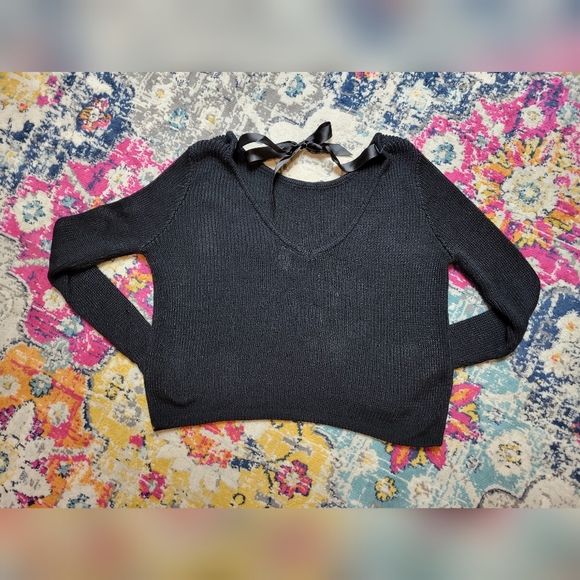 FREE W BUNDLE H&M tie back sweater - Picture 8 of 9